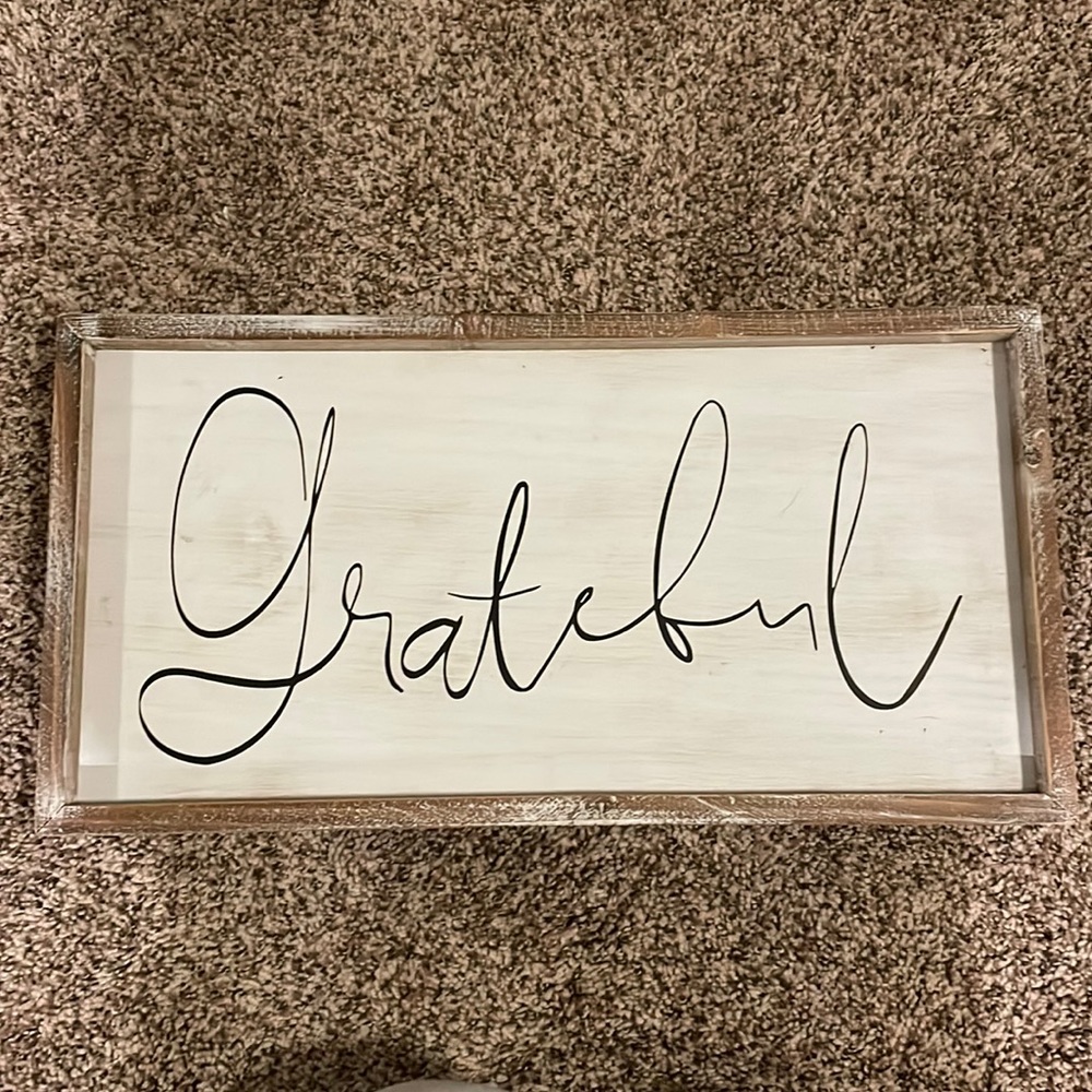 Grateful wall decor